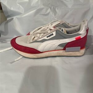 Women’s Puma FUTURE RIDER PLAY ON Size 8